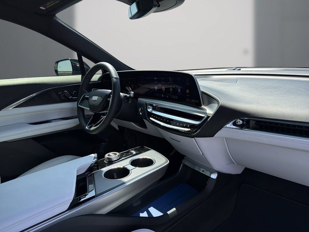 2024 Cadillac LYRIQ Luxury 1