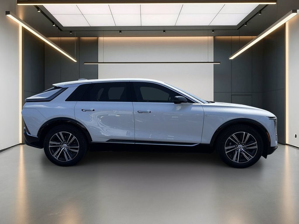 2024 Cadillac LYRIQ Luxury 1
