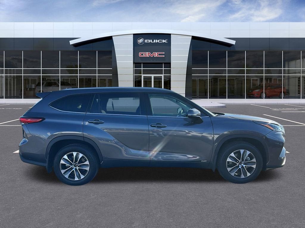 2022 Toyota Highlander Hybrid XLE