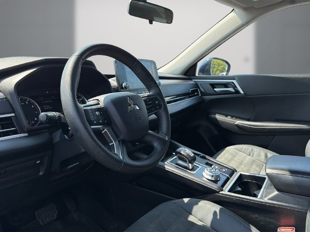 2023 Mitsubishi Outlander SE
