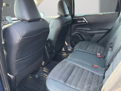 2023 Mitsubishi Outlander SE
