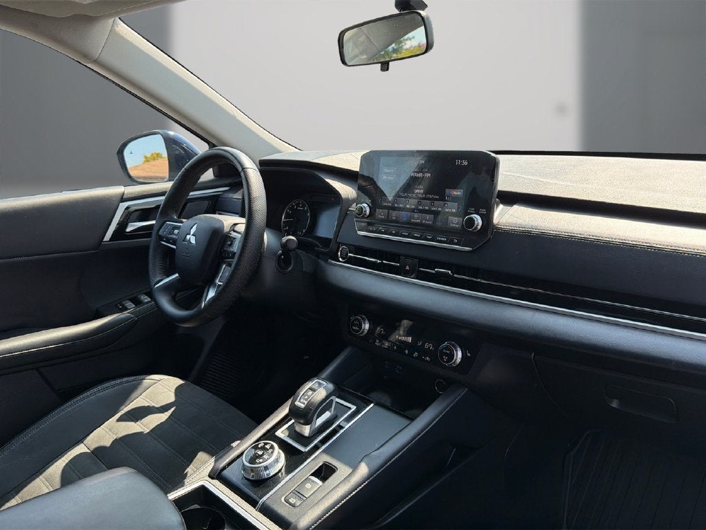 2023 Mitsubishi Outlander SE