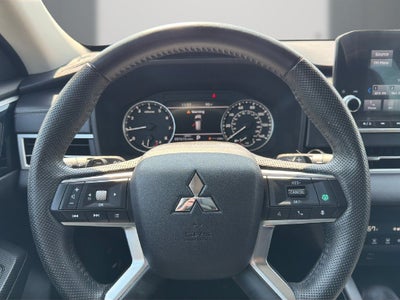 2023 Mitsubishi Outlander SE