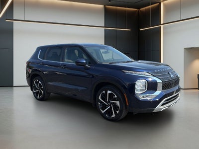 2023 Mitsubishi Outlander SE