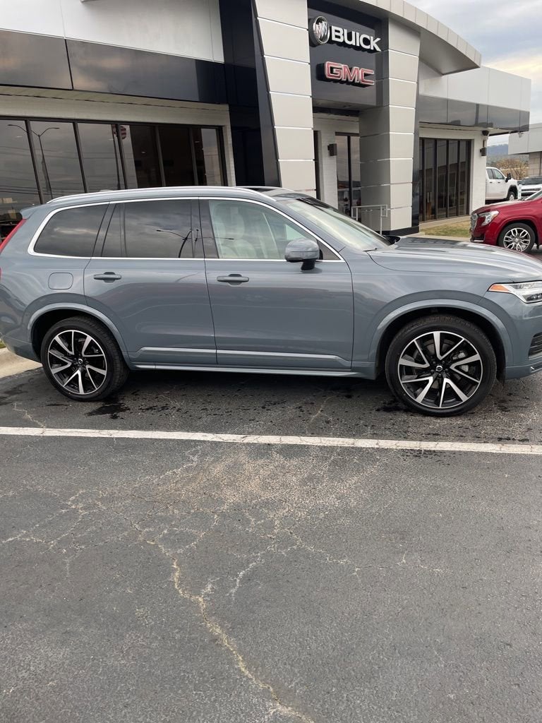 2022 Volvo XC90 Momentum