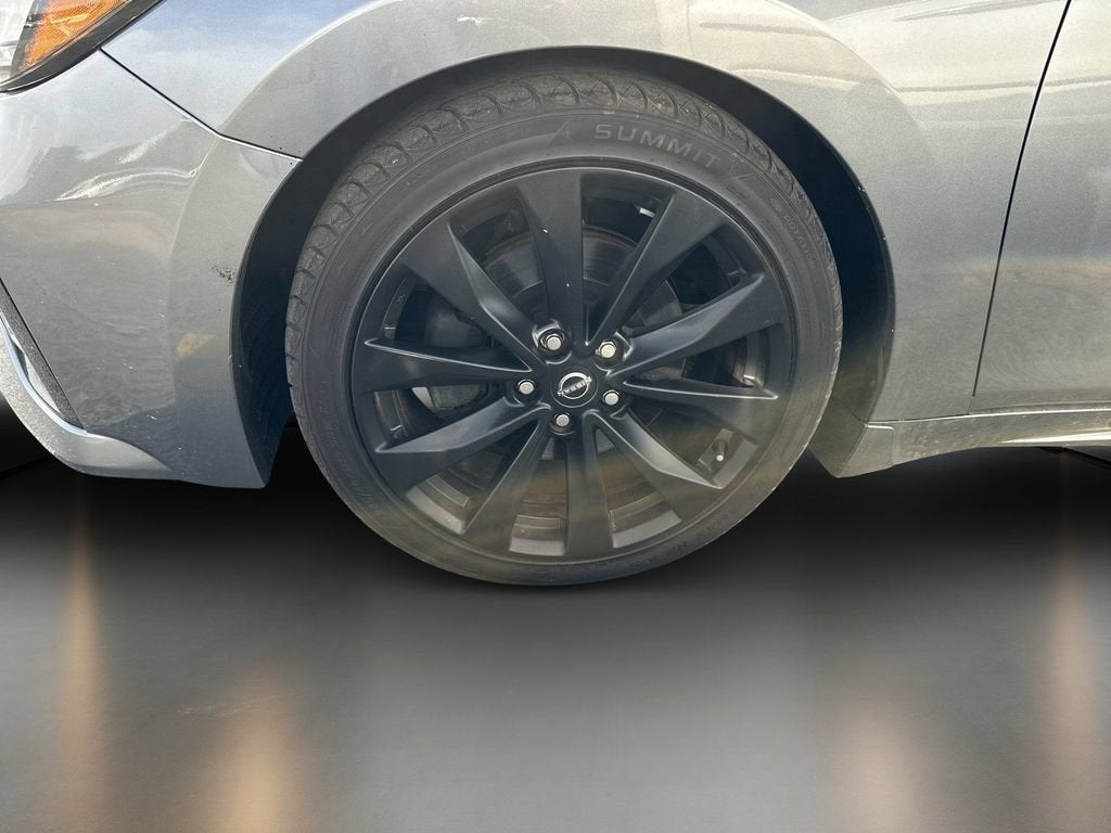 2023 Nissan Maxima SR