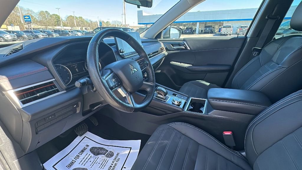 2023 Mitsubishi Outlander SE