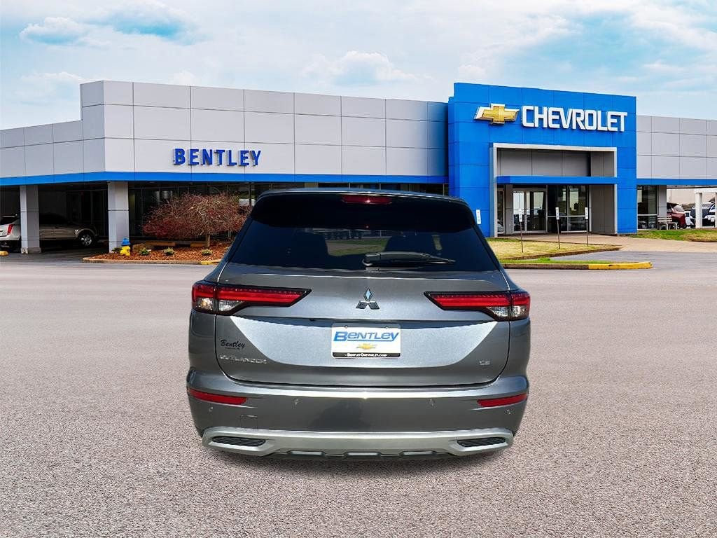 2023 Mitsubishi Outlander SE