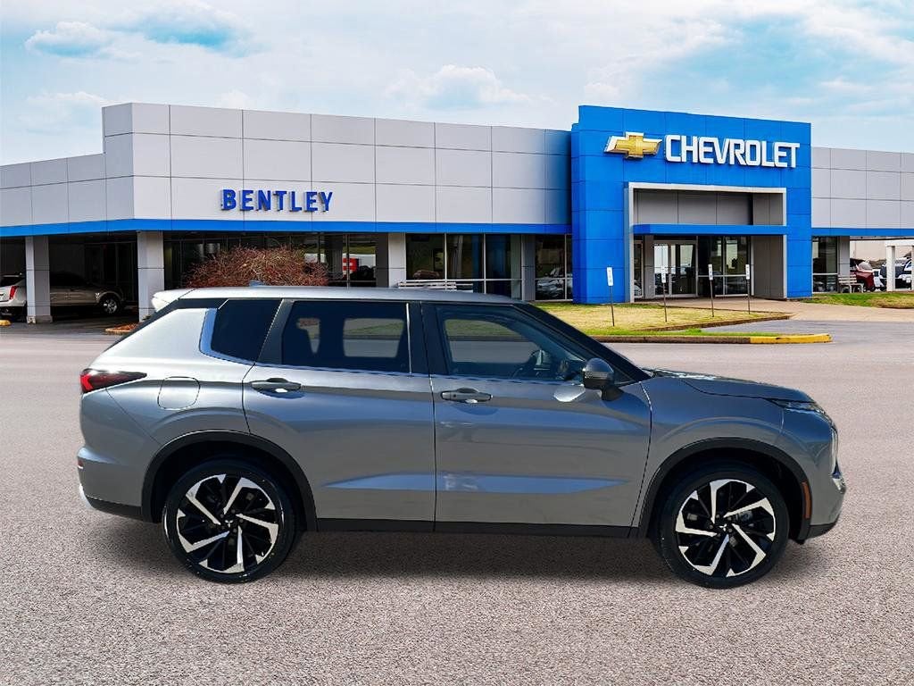 2023 Mitsubishi Outlander SE