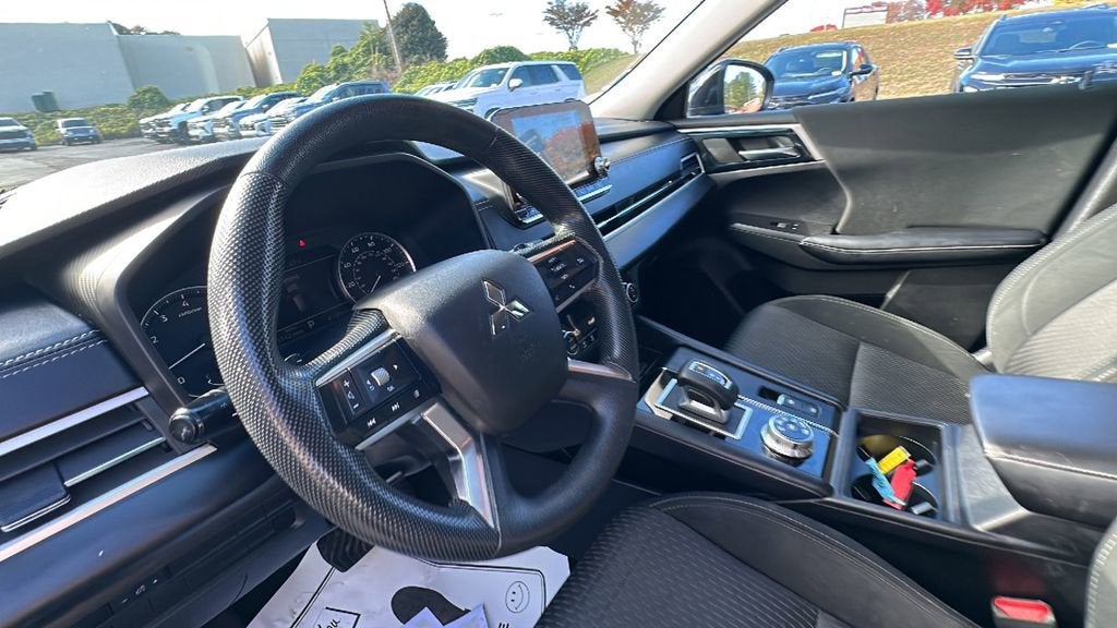 2022 Mitsubishi Outlander ES