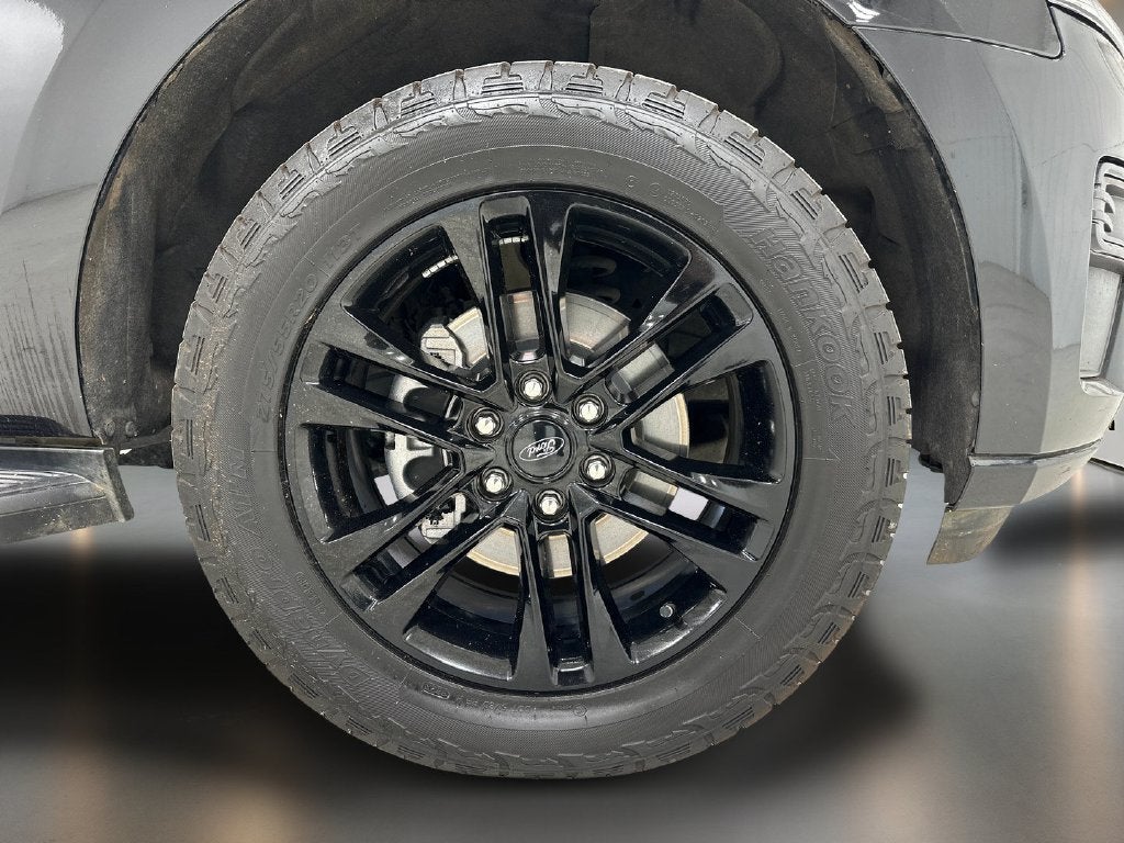 2024 Ford Expedition Max XLT Black Accent