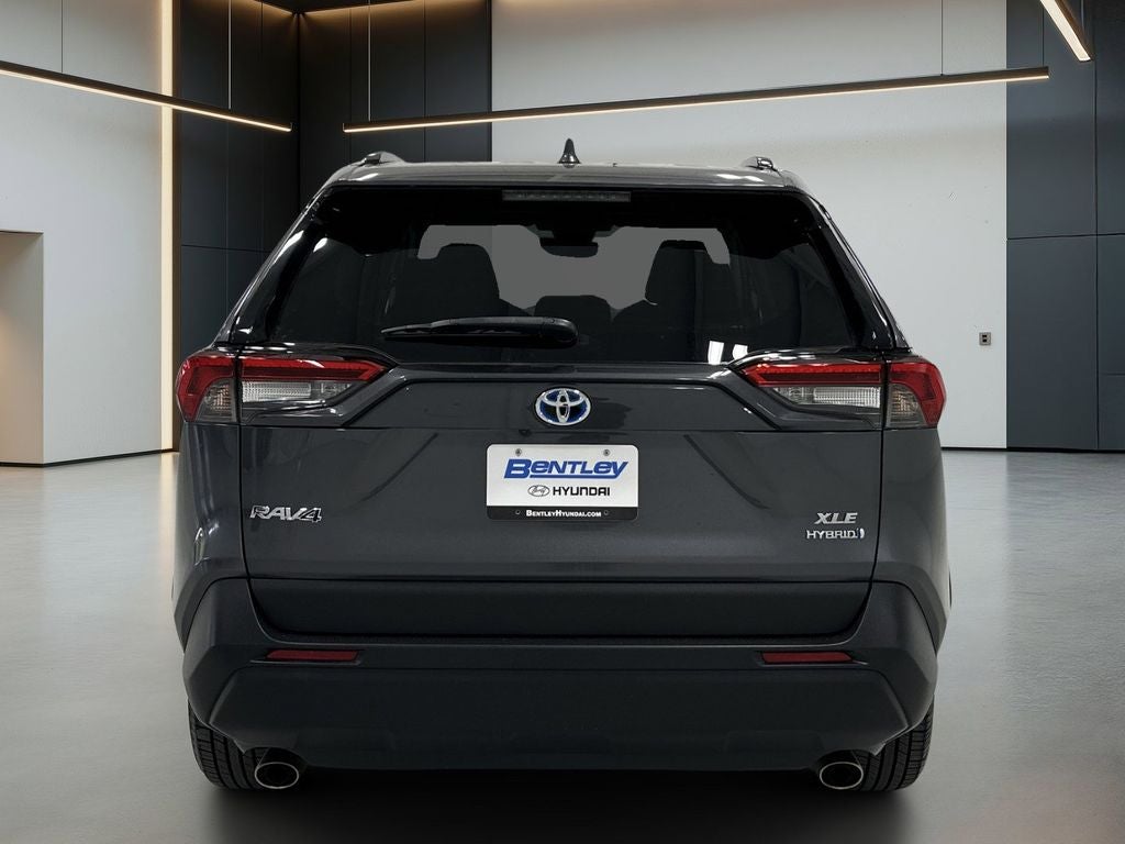 2021 Toyota RAV4 Hybrid XLE