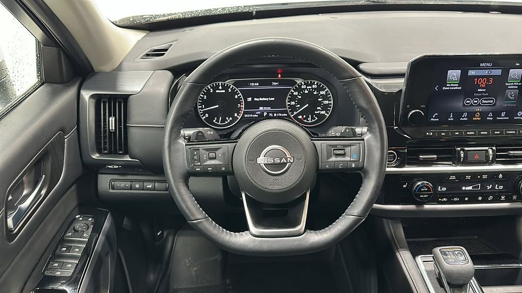 2023 Nissan Pathfinder SL