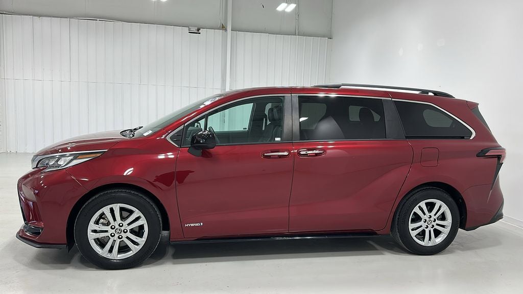 2021 Toyota Sienna XSE 7 Passenger