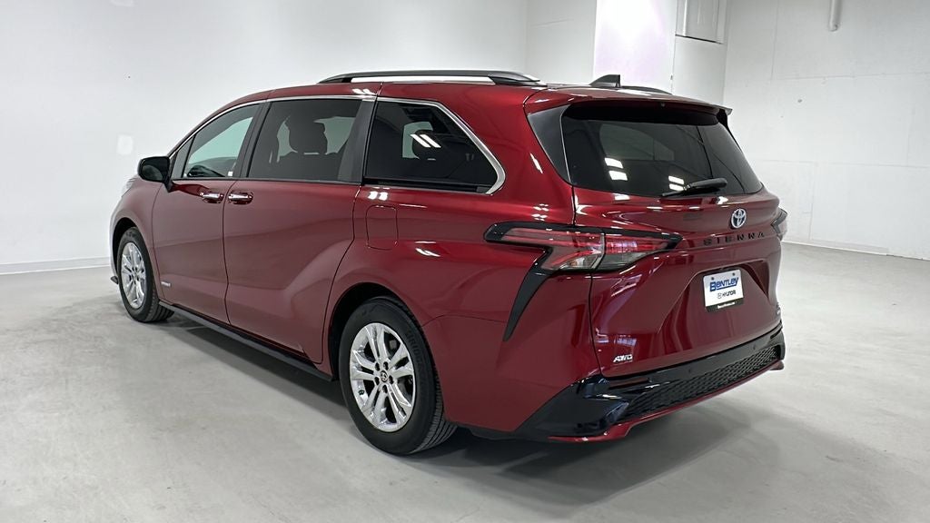 2021 Toyota Sienna XSE 7 Passenger