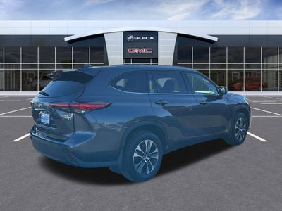 2022 Toyota Highlander Hybrid XLE