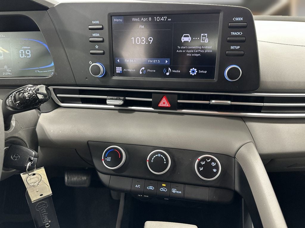 2025 Hyundai ELANTRA SE