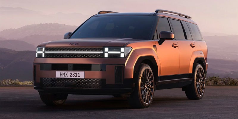 Hyundai Santa Fe with outdoor mountain view